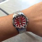 Casio MTP-VD01D-4B férfi karóra, piros számlap, acél szíj, WR50 + díszdoboz
