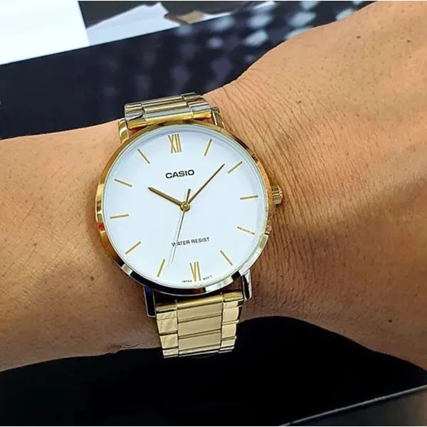 Casio MTP-VT01G-7B férfi karóra arany színű acél, fehér számlap, WR30, kvarc