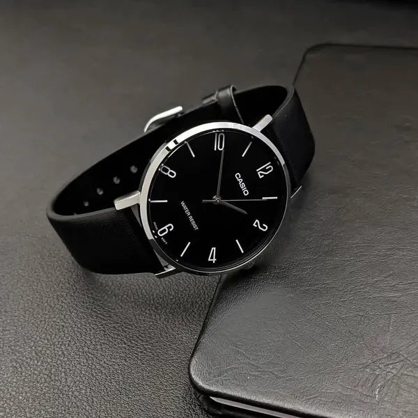 Casio MTP-VT01L-1B2 férfi karóra, kvarc, 40 mm, fekete számlap, bőrszíj, WR30