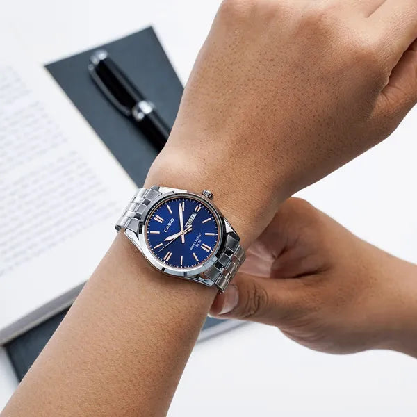Casio MTP-1335D-2A2 férfi karóra, acél szíj, kék számlap, WR50, kvarc