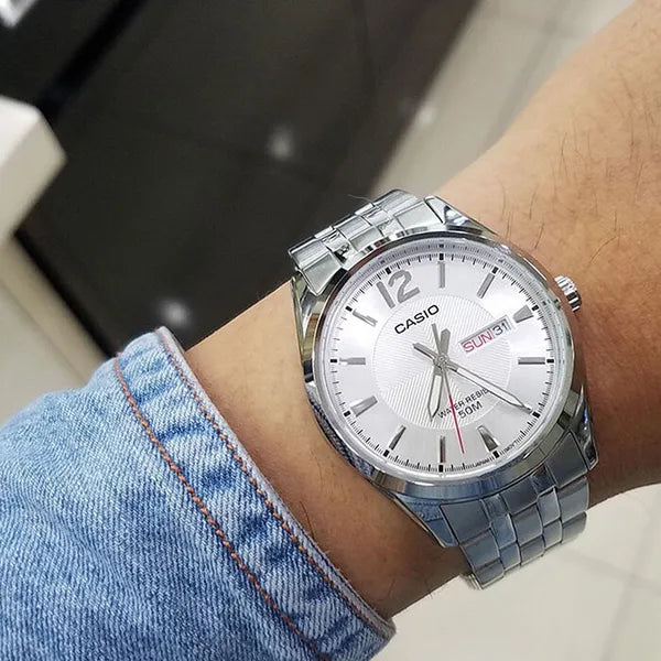 Casio MTP-1335D-7A férfi karóra, ezüst, 40 mm, WR50, dátum, kvarc, ásványi üveg