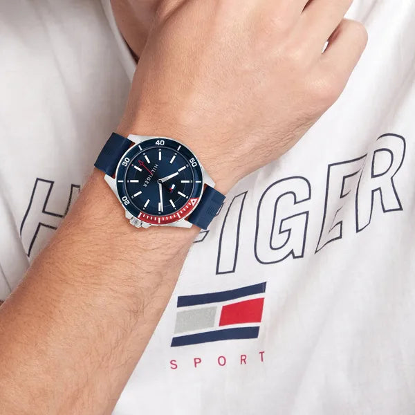 Tommy Hilfiger Logan 1792009 férfi óra, 43 mm, kvarc, WR50, acél, kék számlap