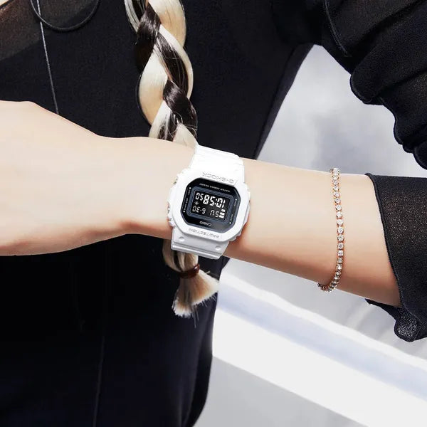 Casio G-Shock GMD-S5600-7ER női digitális óra, fehér, WR200
