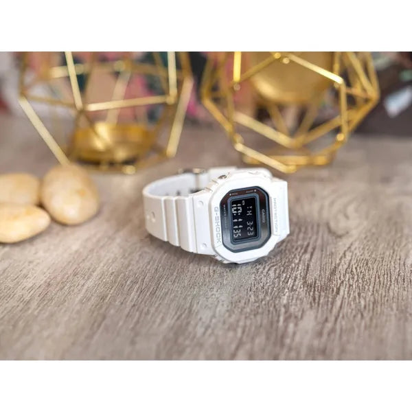 Casio G-Shock GMD-S5600-7ER női digitális óra, fehér, WR200
