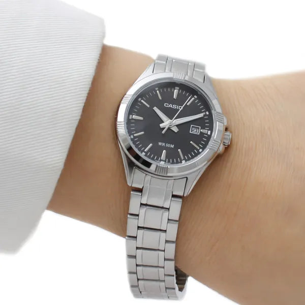 Casio LTP-1308D-1AVDF női karóra, fekete számlap, acél szíj, WR50