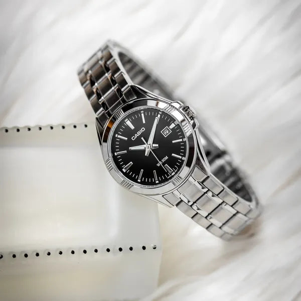Casio LTP-1308D-1AVDF női karóra, fekete számlap, acél szíj, WR50