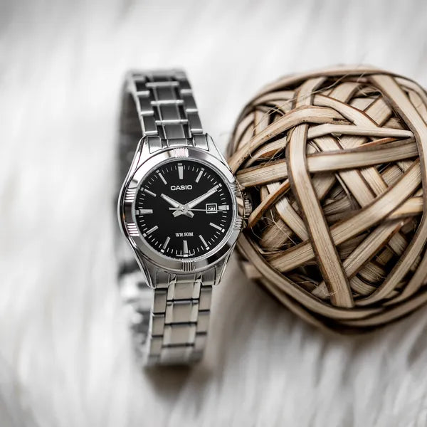 Casio LTP-1308D-1AVDF női karóra, fekete számlap, acél szíj, WR50