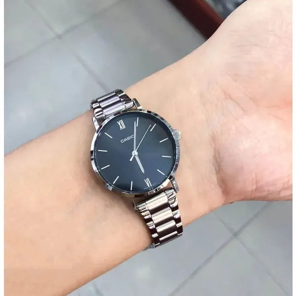 Casio LTP-VT02D-1A női karóra, fekete számlap, acél szíj, WR30, 30 mm, díszdoboz