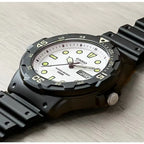 Casio MRW-200H-7EVEF férfi karóra, 44 mm, WR100, fehér számlap, díszdoboz
