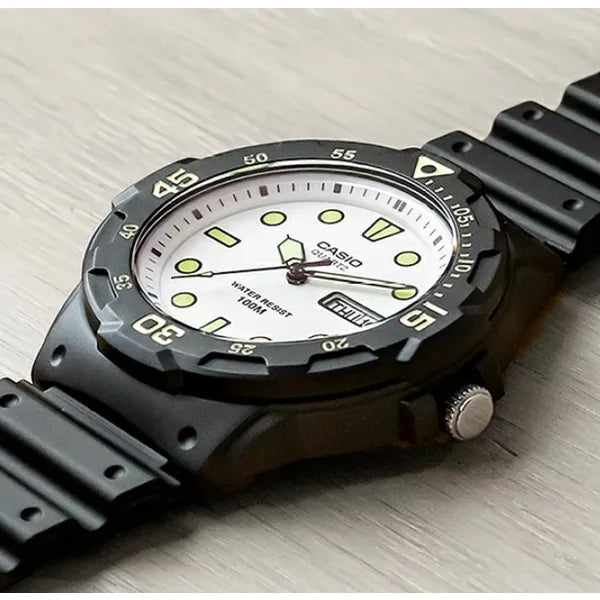 Casio MRW-200H-7EVEF férfi karóra, 44 mm, WR100, fehér számlap, díszdoboz