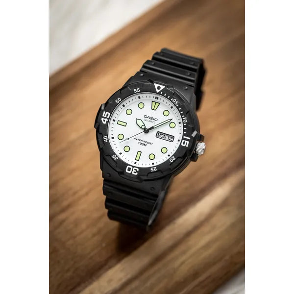 Casio MRW-200H-7EVEF férfi karóra, 44 mm, WR100, fehér számlap, díszdoboz