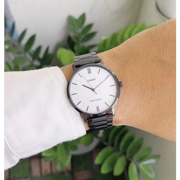Casio férfi karóra MTP-VT01B-7B, fekete acél, fehér számlap, 40 mm, díszdoboz