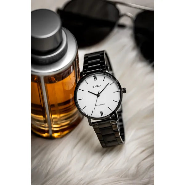 Casio férfi karóra MTP-VT01B-7B, fekete acél, fehér számlap, 40 mm, díszdoboz
