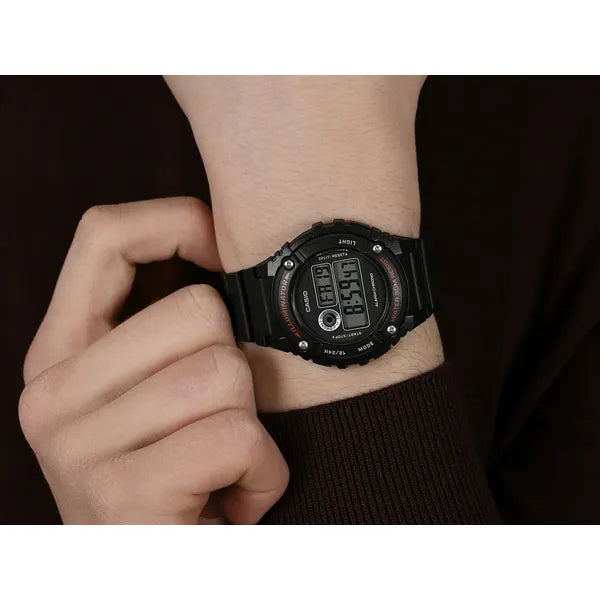 Casio W-216H-1AVEF férfi digitális karóra, fekete, WR50, díszdobozzal