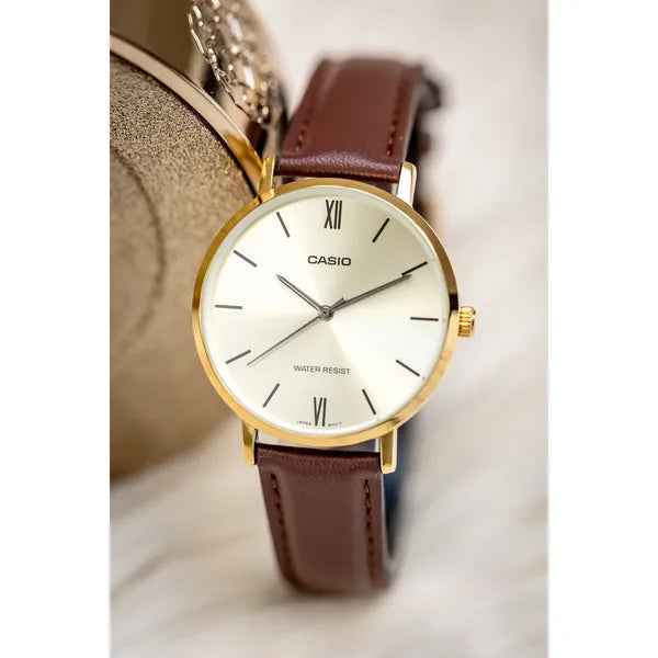 Casio LTP-VT01GL-9B női karóra, 34mm, barna bőrszíj, arany számlap, díszdoboz
