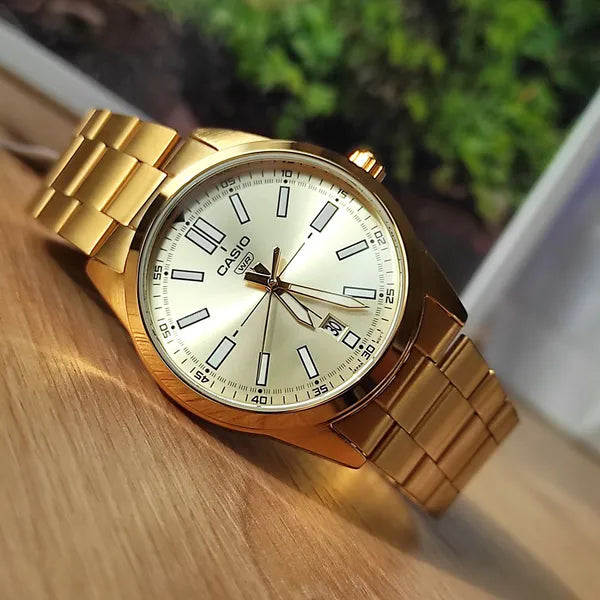 Casio férfi karóra MTP-VD02G-9EUDF, arany, acél szíj, WR30, dátum