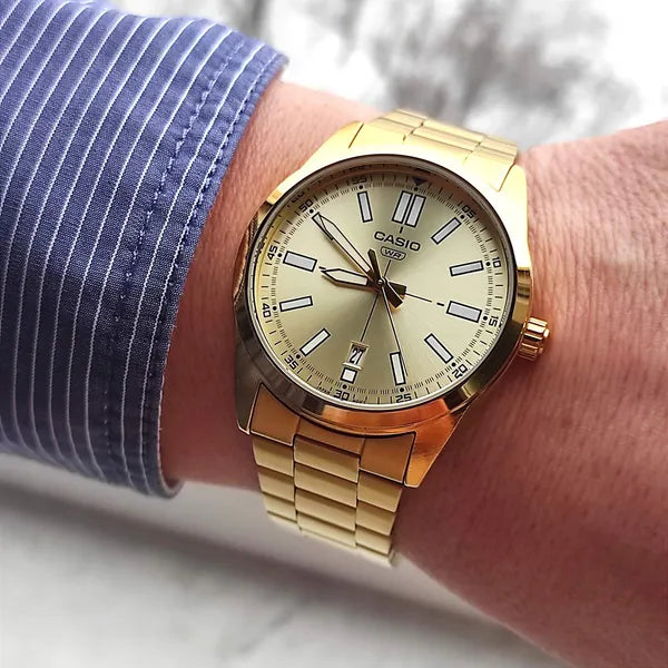 Casio férfi karóra MTP-VD02G-9EUDF, arany, acél szíj, WR30, dátum