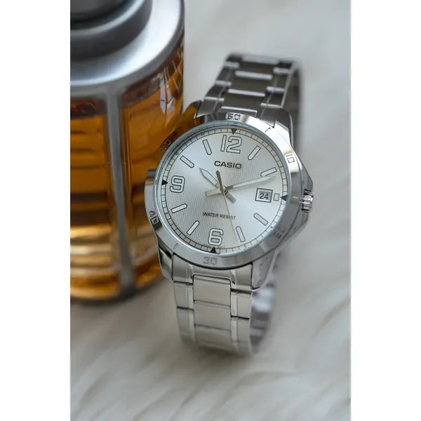 Casio férfi karóra, ezüst acél, kvarc, 42 mm, dátum, WR30, díszdoboz