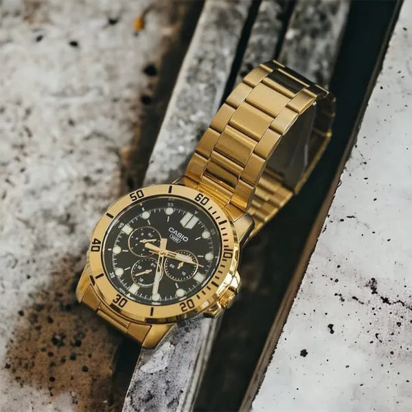 Casio MTP-VD300G-1EUDF férfi karóra, arany acélszíj, fekete számlap, 44 mm