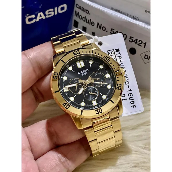 Casio MTP-VD300G-1EUDF férfi karóra, arany acélszíj, fekete számlap, 44 mm