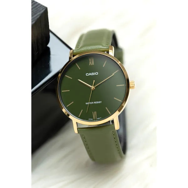 Casio MTP-VT01GL-3B férfi karóra, zöld számlap, bőr szíj, WR30, 40 mm