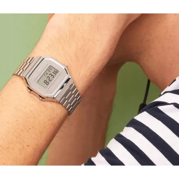Casio A168WEM-7EF uniszex digitális óra, ezüst, hálós acélszíj, WR30, díszdoboz