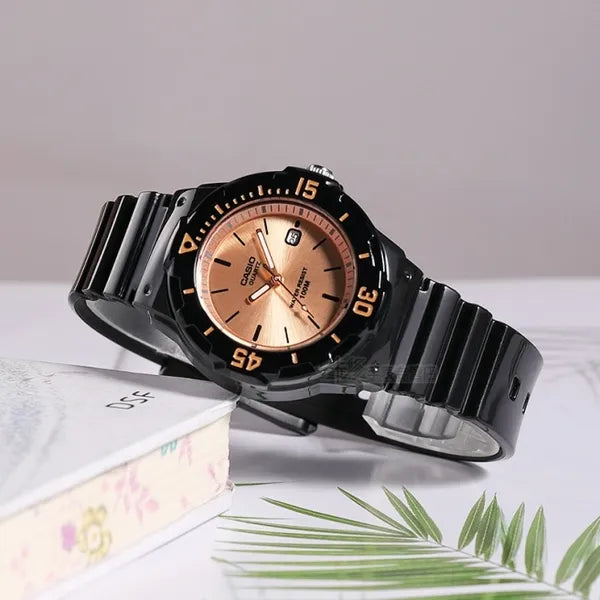 Casio női karóra LRW-200H-9E2VDF, 39 mm, WR100, fekete gumi, rózsaarany