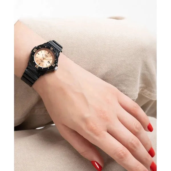 Casio női karóra LRW-200H-9E2VDF, 39 mm, WR100, fekete gumi, rózsaarany