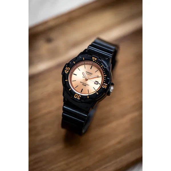 Casio női karóra LRW-200H-9E2VDF, 39 mm, WR100, fekete gumi, rózsaarany