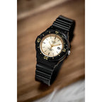 Casio női karóra, kvarc, 100 m vízálló, 39 mm, fekete szíj, arany számlap