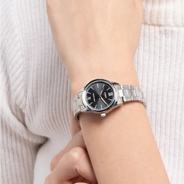 Casio LTP-V005D-1B2 női karóra, fekete számlap, acél szíj, dátum, 28 mm