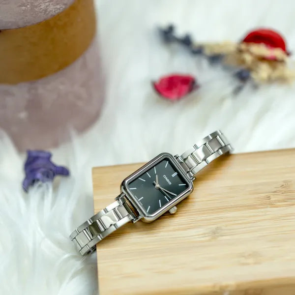 Casio LTP-V009D-1E női karóra, fekete számlap, acél szíj, WR30