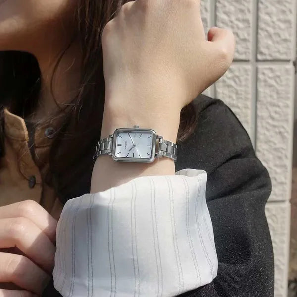 Casio női karóra LTP-V009D-7E, ezüst rozsdamentes acél szíj, fehér számlap