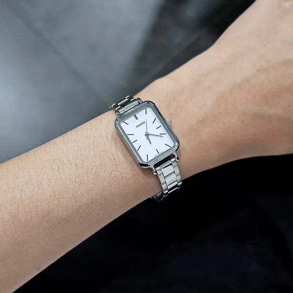 Casio női karóra LTP-V009D-7E, ezüst rozsdamentes acél szíj, fehér számlap