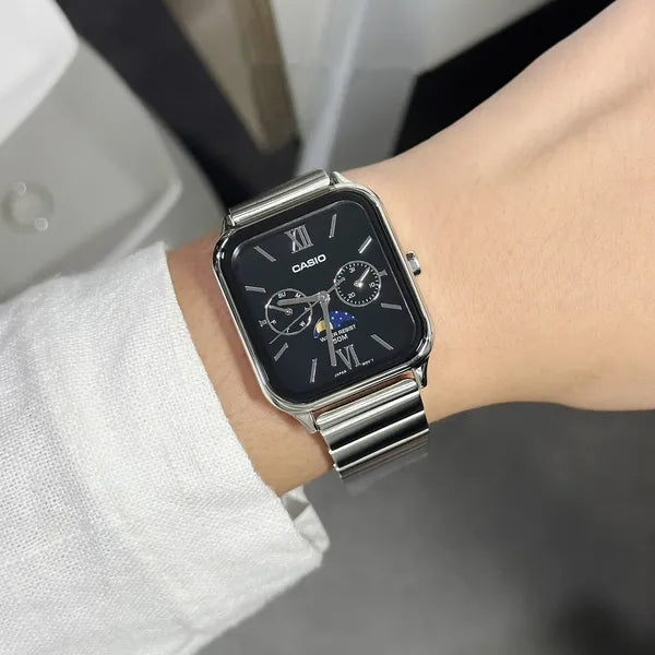 Casio MTP-M305D-1A2 férfi karóra, acél szíj, fekete számlap, WR50, holdfázis
