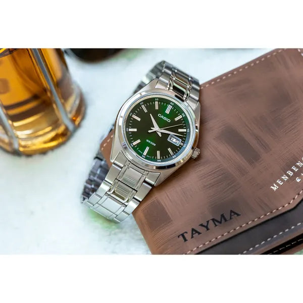 Casio MTP-B180D-3A férfi karóra, zöld számlap, acél szíj, WR50, díszdoboz