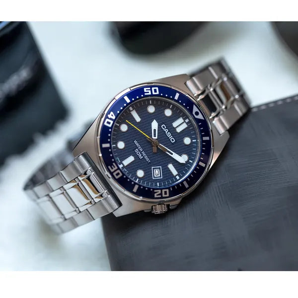 Casio MTD-135D-2A férfi karóra, acél szíj, kék számlap, WR50 + díszdoboz