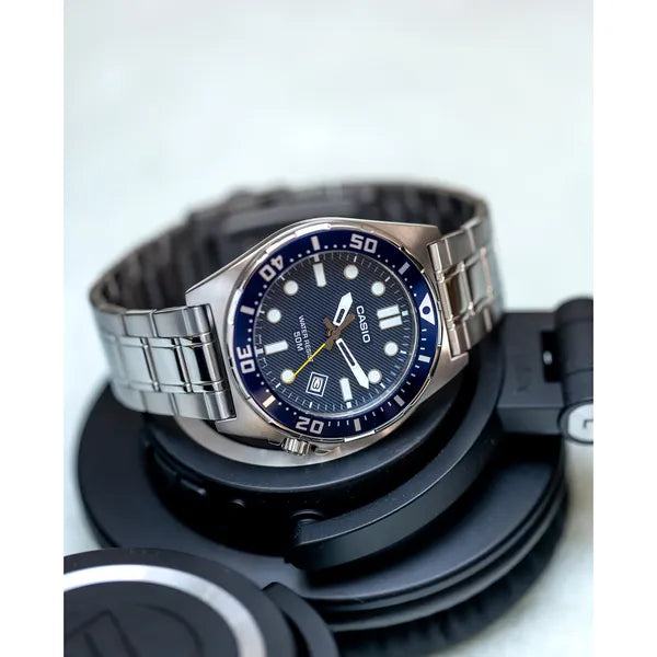 Casio MTD-135D-2A férfi karóra, acél szíj, kék számlap, WR50 + díszdoboz