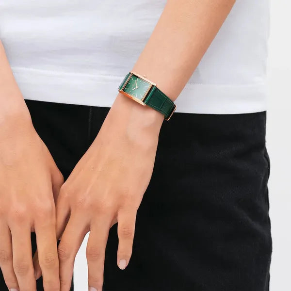 Daniel Wellington női karóra 22 mm, zöld számlap, bőrszíj, arany tok DW00100694