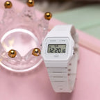 Casio F-91WB-7A férfi digitális karóra, fehér, 38 mm, WR100, díszdoboz
