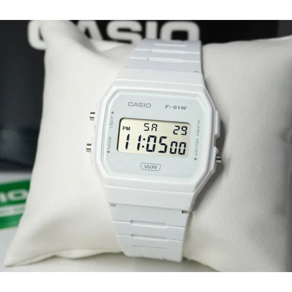 Casio F-91WB-7A férfi digitális karóra, fehér, 38 mm, WR100, díszdoboz