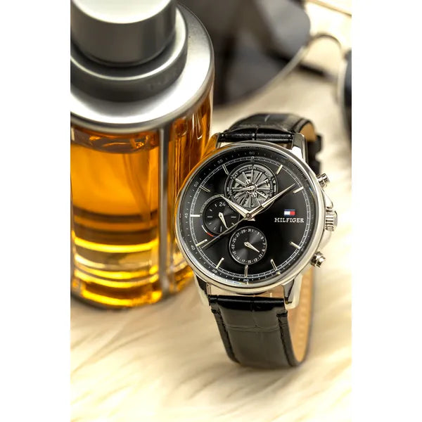 Tommy Hilfiger 1710605 férfi karóra, fekete bőr szíj, 44 mm, 5 ATM, doboz