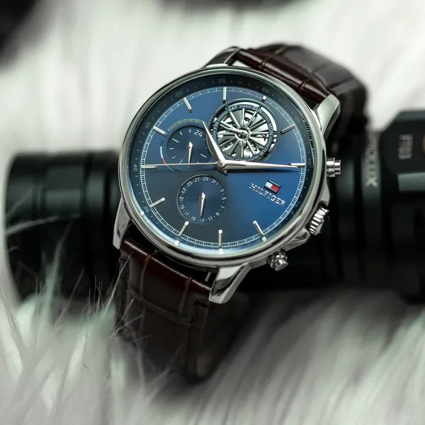 Tommy Hilfiger 1710629 férfi karóra, kék számlap, barna bőr szíj, 44 mm, kvarc