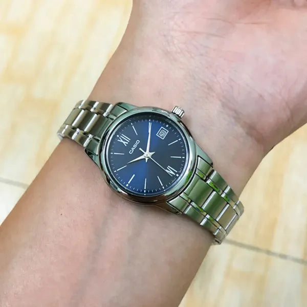 Casio LTP-V002D-2B3UDF női karóra, ezüst acélszíj, kék számlap, WR30