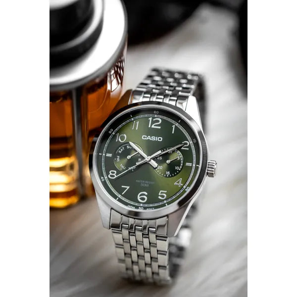 Casio MTP-E340D-3A férfi kvarc karóra, zöld számlap, nemesacél szíj, WR50