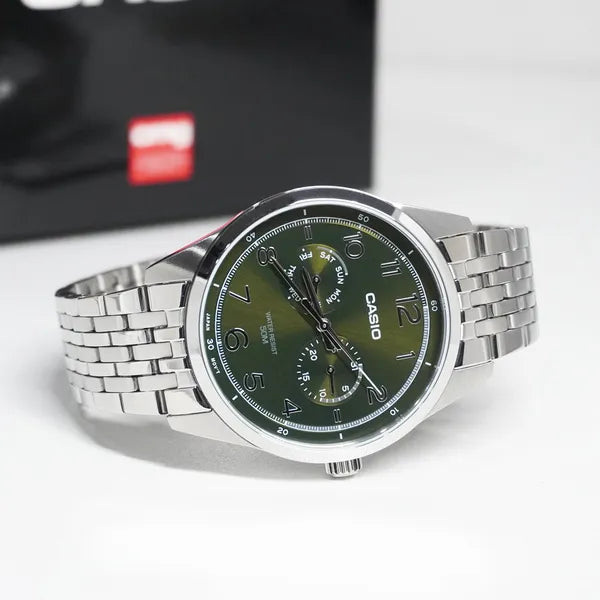 Casio MTP-E340D-3A férfi kvarc karóra, zöld számlap, nemesacél szíj, WR50