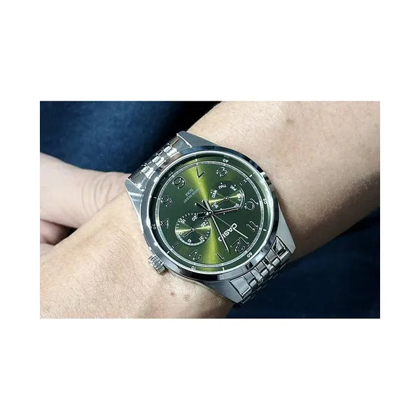 Casio MTP-E340D-3A férfi kvarc karóra, zöld számlap, nemesacél szíj, WR50