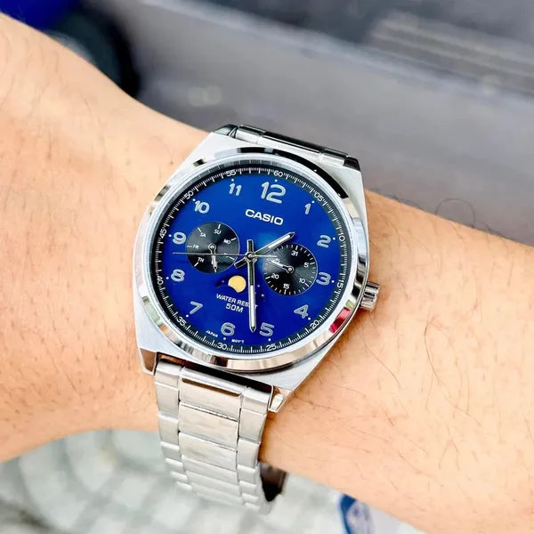 Casio MTP-M300D-2A férfi karóra, acél szíj, kék számlap, 40 mm, WR50