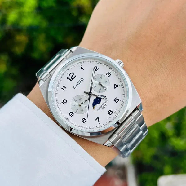 Casio MTP-M300D-7A férfi kvarc karóra, acél, 40 mm, WR50, fehér számlap
