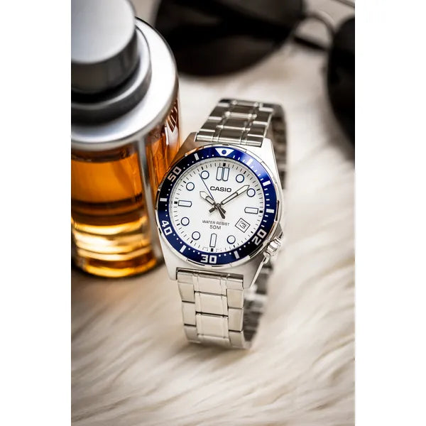 Casio MTD-135D-7A férfi karóra, 44 mm, fehér számlap, acél, WR50, dátum